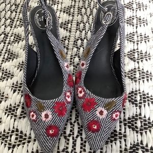 Brooks Brothers embroidered heels 6.5